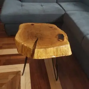 Stoliki dębowy zalany żywicą