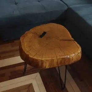 Stoliki dębowy zalany żywicą